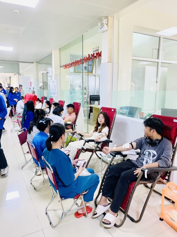 Đoàn Thanh niên phường Đại Yên tổ chức chương trình hiến máu tình nguyện chào mừng kỷ niệm 93 năm ngày thành lập Đoàn TNCS Hồ Chí Minh ( 26/3/1931 -26/4/2024)