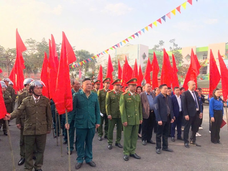 PHƯỜNG ĐẠI YÊN LONG TRỌNG TỔ CHỨC LỄ RA QUÂN TUYÊN TRUYỀN CÔNG TÁC QUẢN LÝ VŨ KHÍ, VẬT LIỆU NỔ, CÔNG CỤ HỖ TRỢ, PHÁO NỔ VÀ ĐẢM BẢO TRẬT TỰ AN TOÀN GIAO THÔNG DỊP TẾT NGUYÊN ĐÁN ẤT TỴ 2025