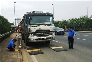 Tp Hạ Long: Tăng cường xử lý xe quá tải, vi phạm vệ sinh môi trường