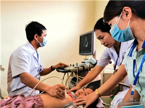 Khám sàng lọc tim bẩm sinh miễn phí cho hơn 200 trẻ em tại xã Đồng Lâm